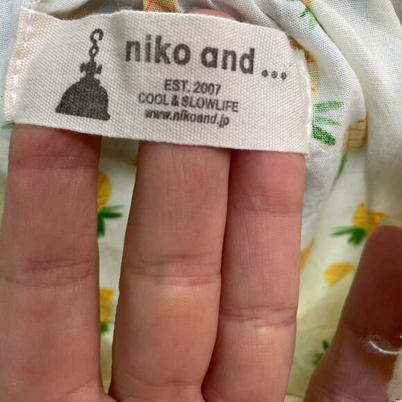 NIKO AND….yellow blouse with pineapple print - Picture 2 of 3